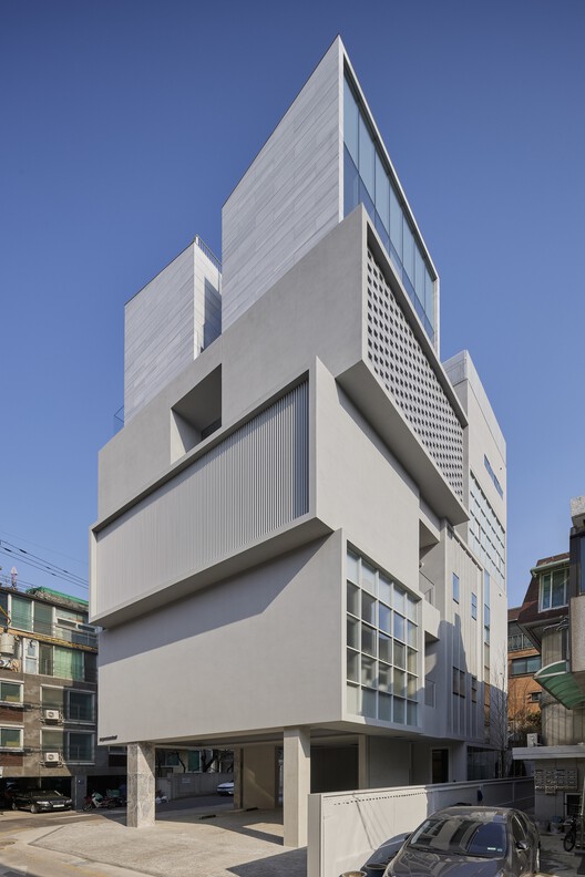 Collective Overview Office Building / SEED haus - Exterior photo, Facade, Windows