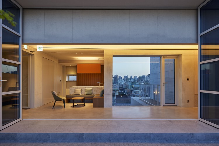 Collective mirror office building / SEED house - Interior photo, doors, desk, window, chair